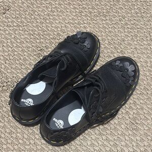 Black Floral Lace-Up Shoes